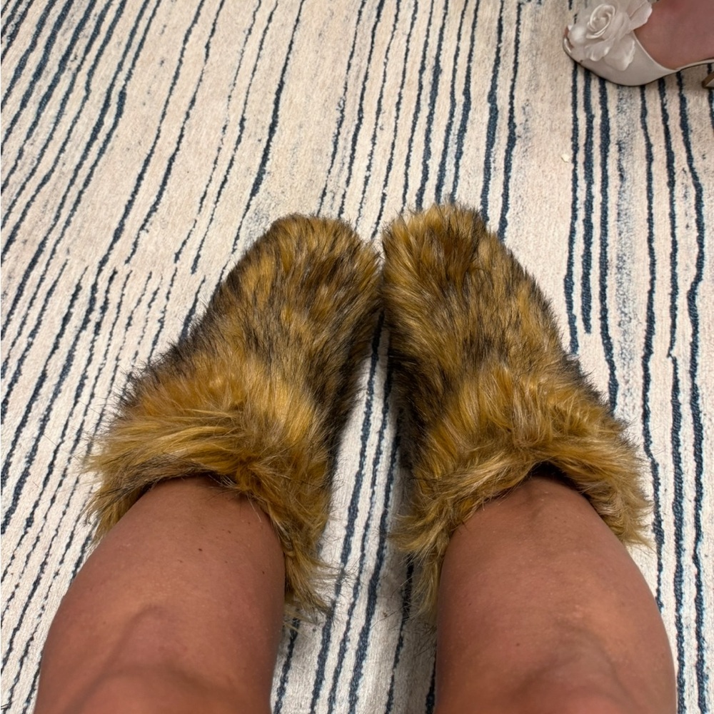 Faux Fur Boots in Brown and Black - Picture 4 of 4